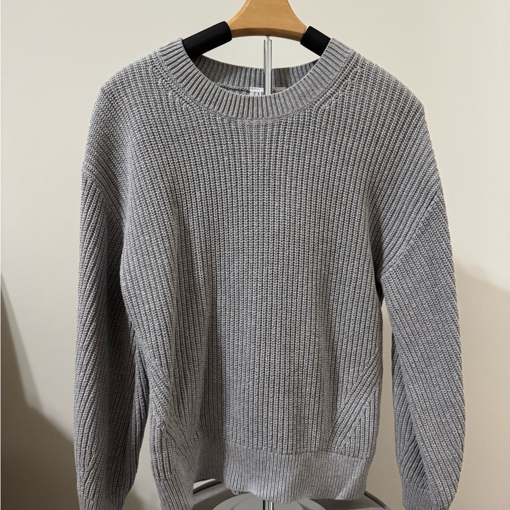 GAP Women’s s Crewneck Sweater in Heather Gray